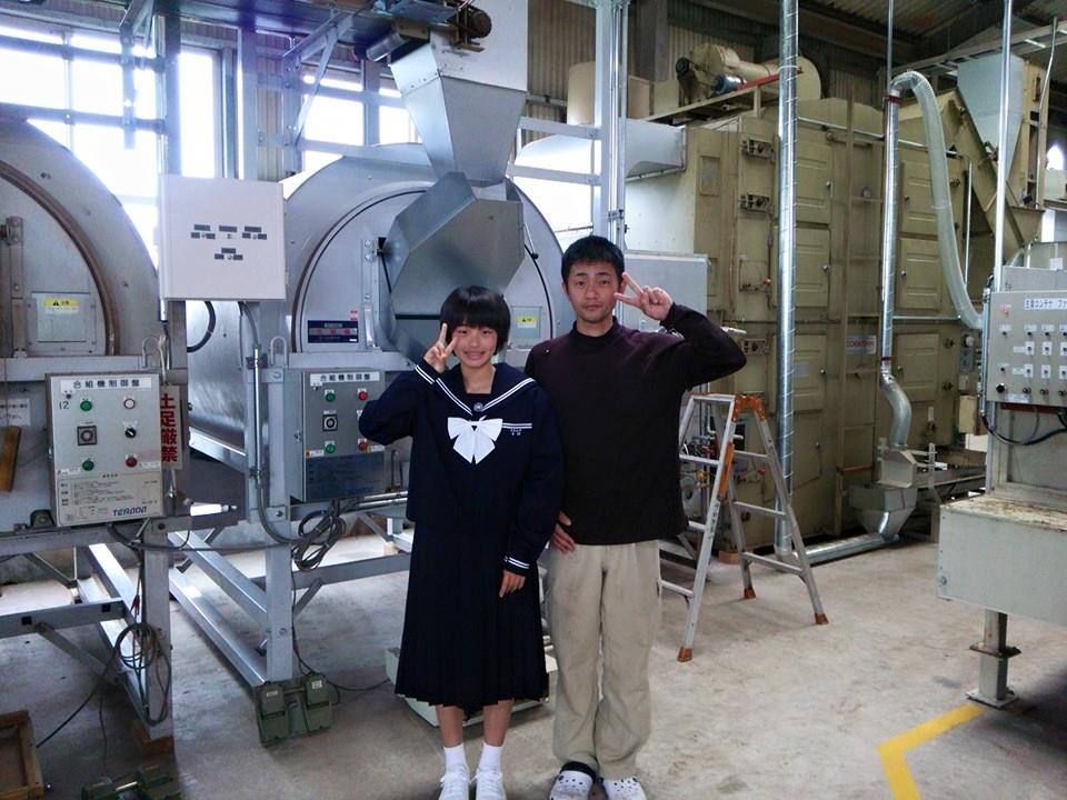 Hirotsugu Imamura at a tea factory with his daughter on her school entrance day in Kagoshima, Japan (今村広嗣・茶工場にて娘の入学式)