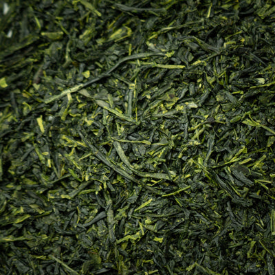 茶葉のクローズアップ（鹿児島県産・霧島茶の煎茶）/ Close-up of Kirishima sencha green tea leaves, Kagoshima - 今村茶園