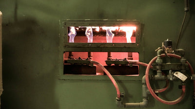 火入れ機の炎｜霧島茶の香りを引き出す火入れ工程 / Flames of the hiire roasting machine that brings out Kirishima tea's aroma - 今村茶園